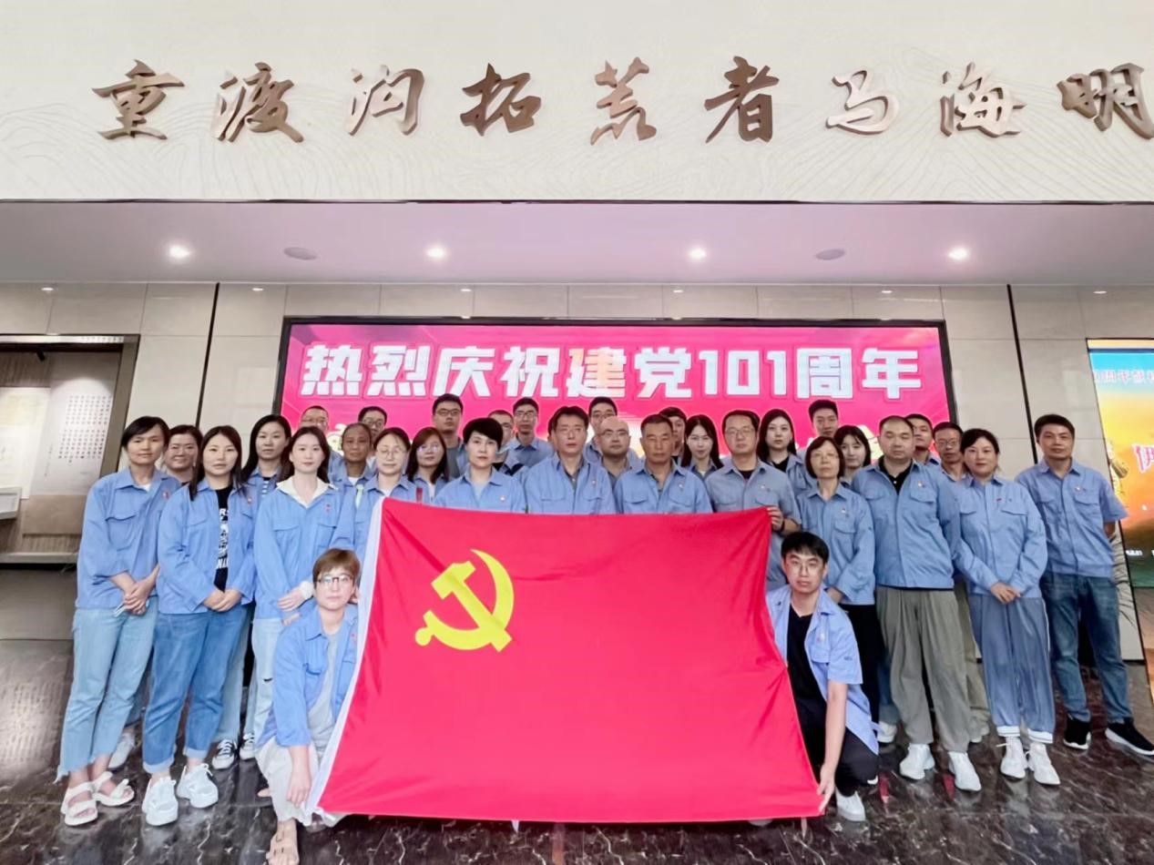 向先進學(xué)習(xí)，向楷模致敬